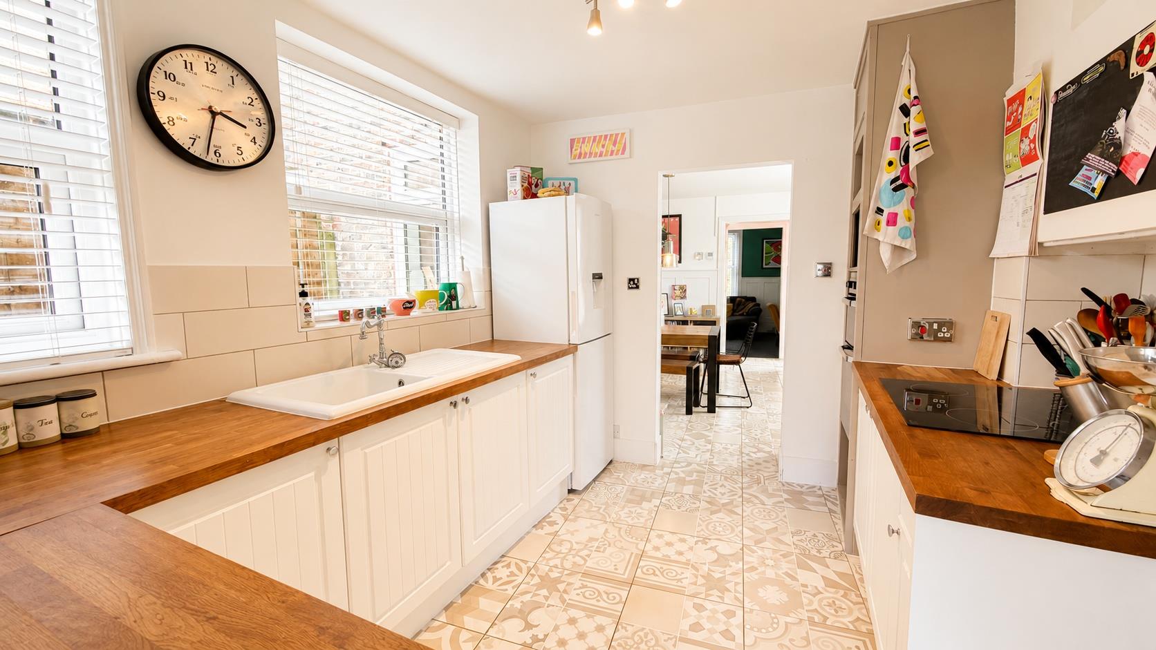 2 bed property in Church Street, Willingdon Village
